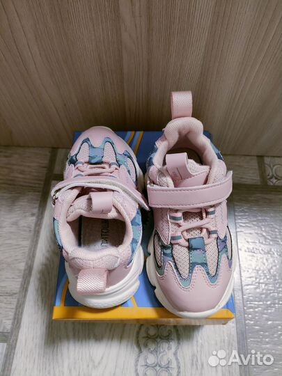 Кроссовки для девочки