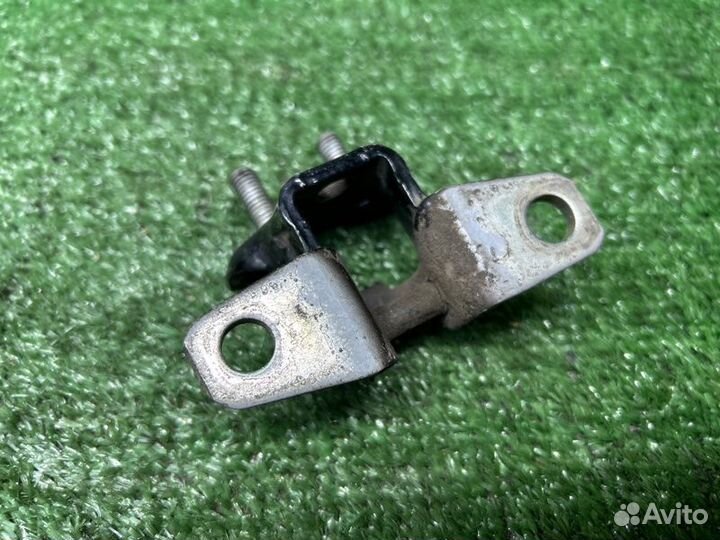 Петля двери задняя левая Mitsubishi Lancer 10