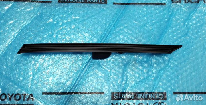 Молдинг бампера рав 4 -5 верхний правый Новый