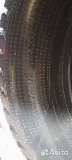 Kumho I'Zen Stud Snow KW11 215/70 R16