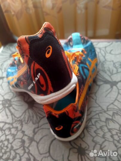 Продам шиповки Asics для бега на средние дистанции