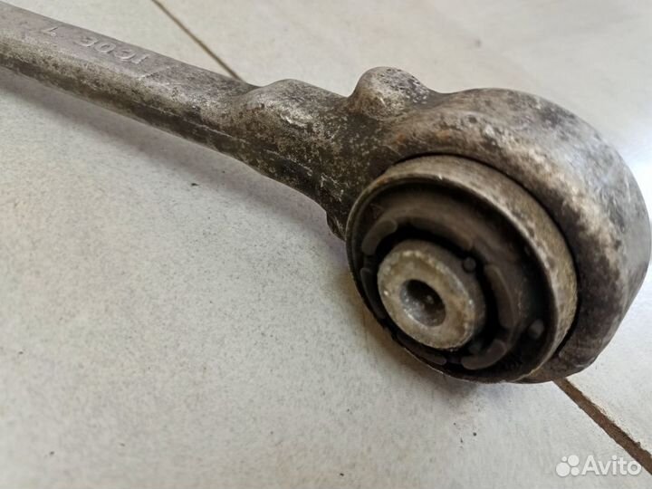 Рычаг передний левый верхний