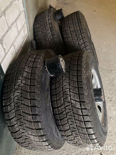 Bridgestone Blizzak DM-V2 265/70 R16