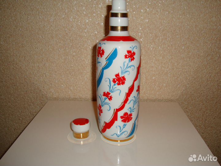 Фарфоровый штоф гвоздики