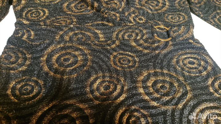Платье с золотым рисунком р. 44