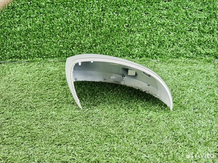 Крышка зеркала правая Volkswagen Tiguan
