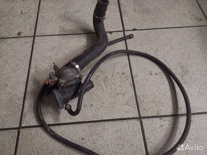 Корпус термостата Kawasaki ZZR 400 1