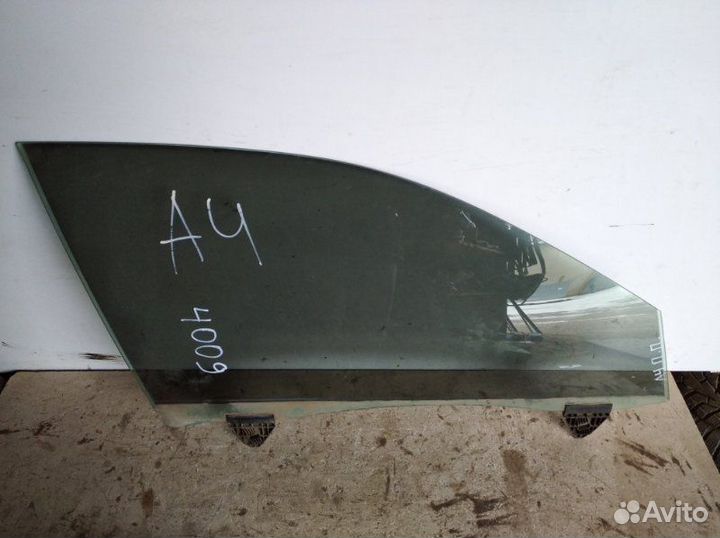 Стекло переднее правое Audi A4 B7 2005-2007