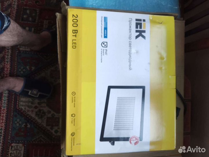 Светодиодный прожектор 200 вт