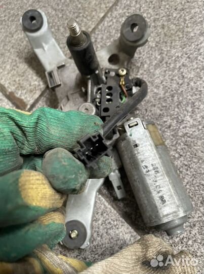 Моторчик стеклоочистителя задний Mitsubishi Carizm