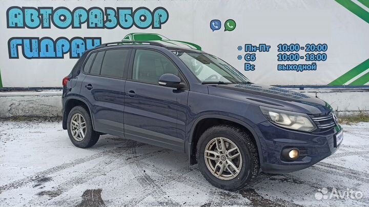 Патрубок интеркулера Volkswagen Tiguan 5N0145828E