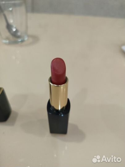 Помада матовая estee lauder