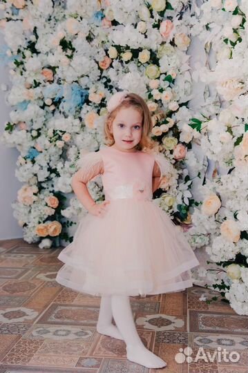 Детское платье с перьями