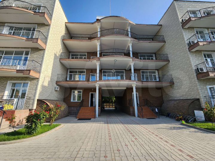 Дом 5000 м² на участке 15 сот.