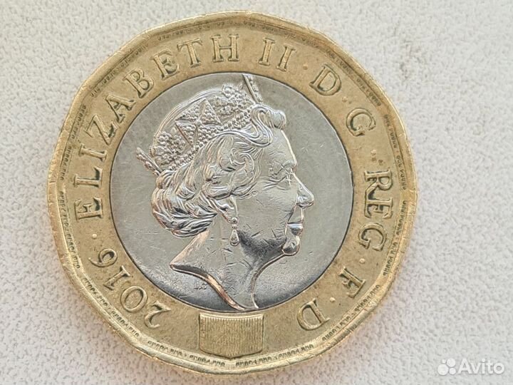 Монета. Великобритания. 1 фунт 2016 год