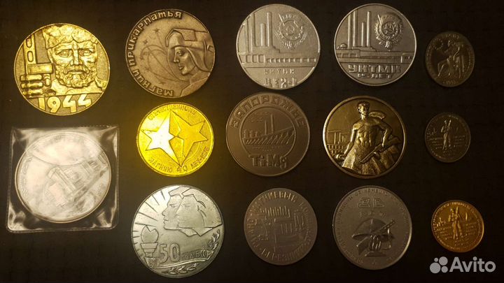 Настольные медали, значки, жетоны