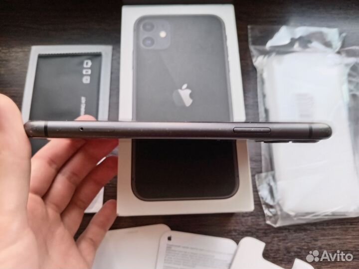 iPhone 11, 64 ГБ