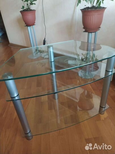 Стеклянный столик