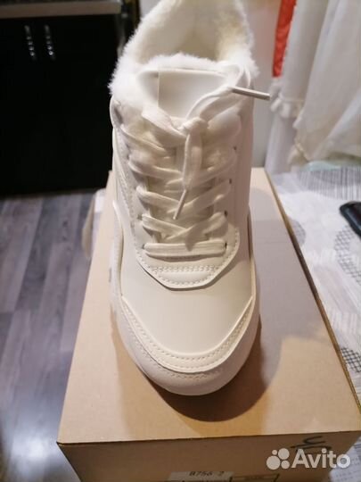 Кроссовки женские с мехом