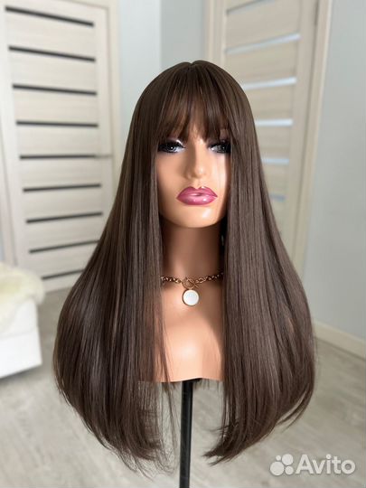 Парик каштановый с челкой