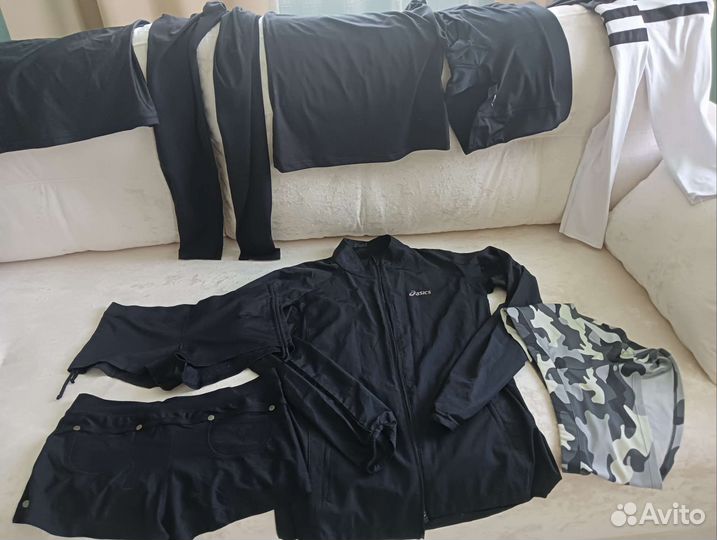 Комплект женских спортивных вещей из 10 позиций