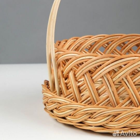 Конфетница, дно 20 см, высота 9 см, с ручкой 22 см