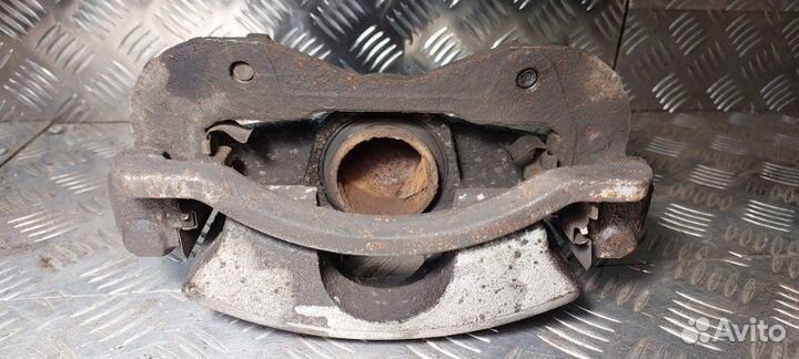 Суппорт тормозной передний правый Kia Cerato седан