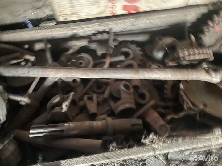 Ящик с инструментом и запчастями