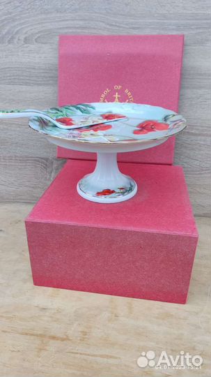 Тортница на ножке