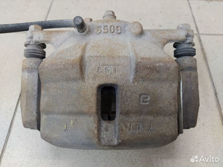 Тормозной суппорт передний правый Ниссан Кашкай