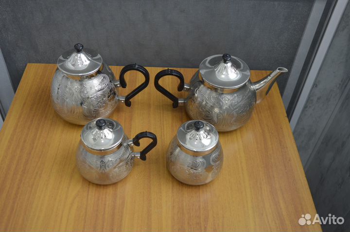 Набор чайной посуды СССР ;поднос,чайник,сахарн