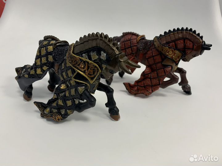 Фигурка Papo (Франция) рыцарский конь в доспехах