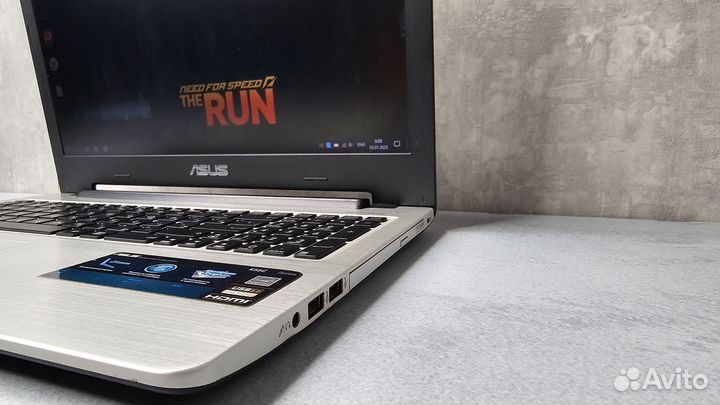 Игровой ноутбук Asus core i5/6GB/2 видеокарты