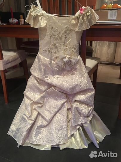 Платье золотистое