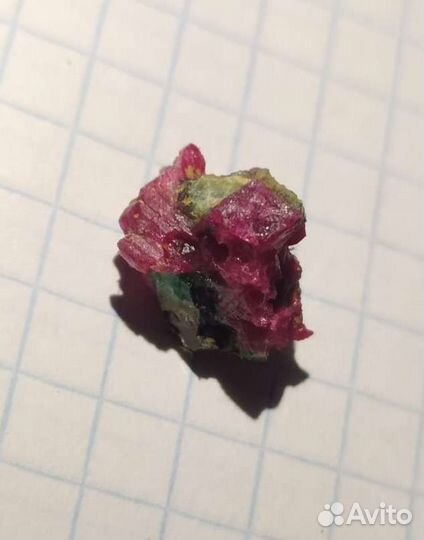 Рубин уральский яркого цвета, с. Мурзинка