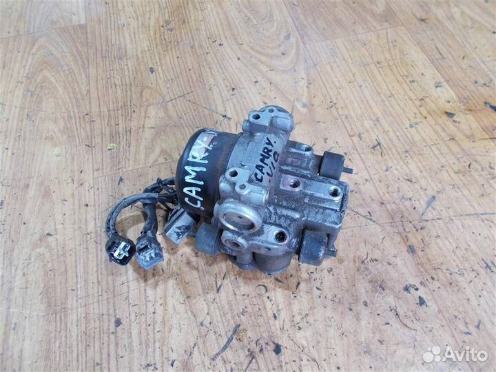 Блок ABS (насос) Toyota Camry V10 1991-1996