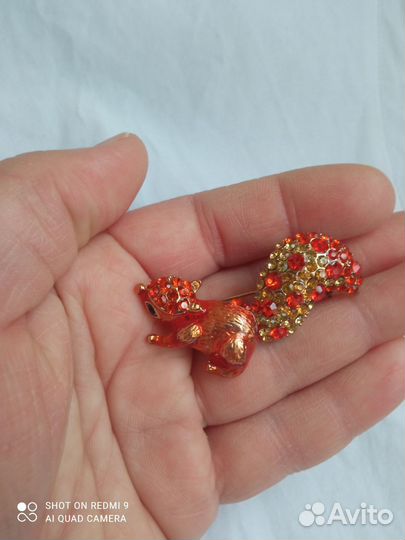 Брошь Значок Новый