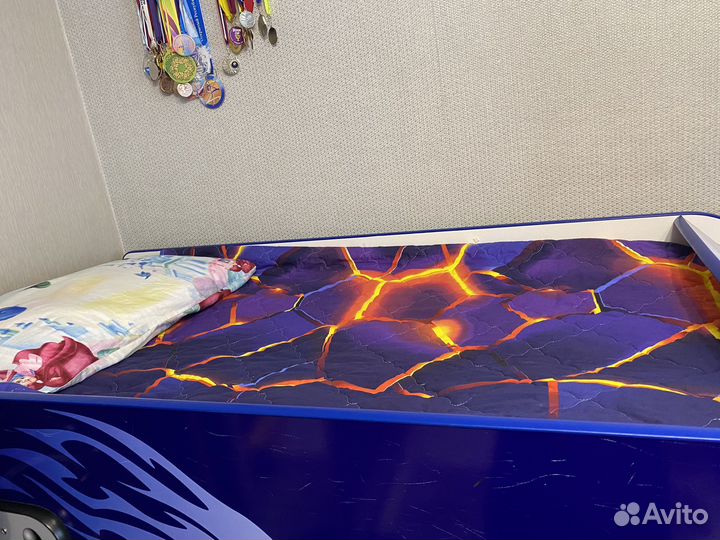 Двухъярусная кровать машина Мерседес