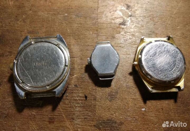 Часы, ключ и маятник для часов