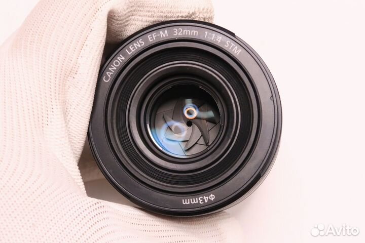 Объектив Canon EF-M 32mm f/1.4 STM (сост нового)