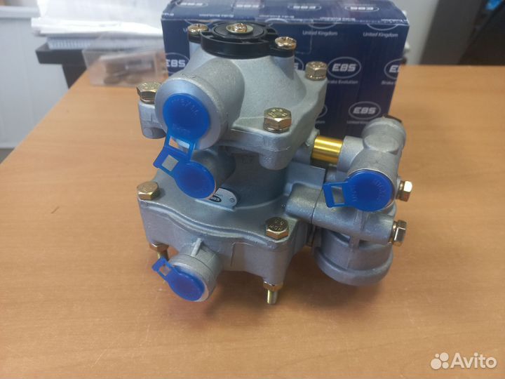 Кран управления тормозами прицепа volvo FH FM