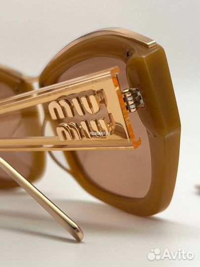 Солнцезащитные очки Miu Miu