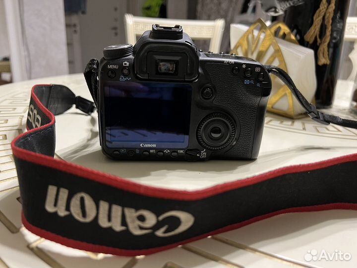 Зеркальный фотоаппарат canon DS 126211 DC 8.1V