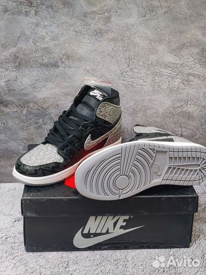 Кроссовки Nike Air Jordan 1 высокие р.40-41