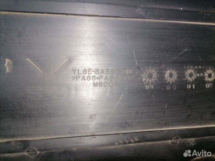 Накладка двигателя декоративная Ford Maverick 3.0