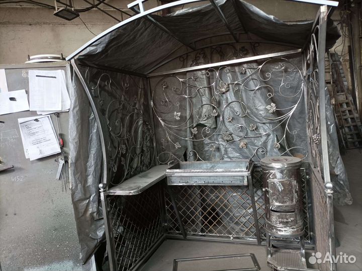 Мангальная зона под крышей