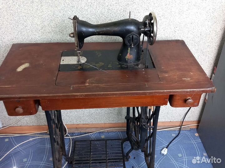 Швейная машинка зингер ножная