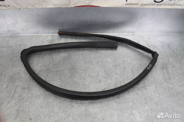 Уплотнитель стекла двери передней правой Nissan Q