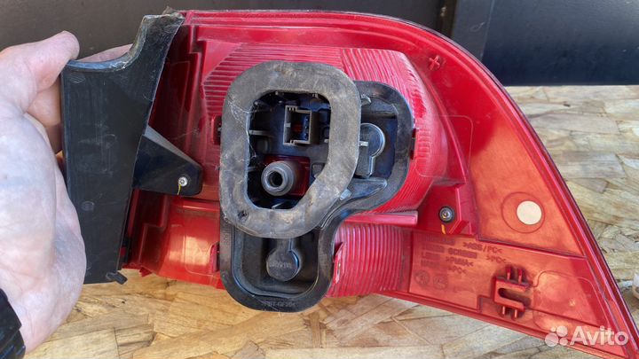 Фонарь левый Volkswagen Touareg