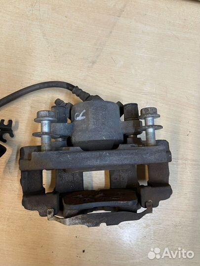 Суппорт тормозной передние правый BMW F30